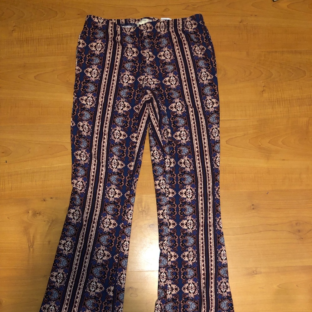 pants. SIZE MEDIUM. long legging material pants